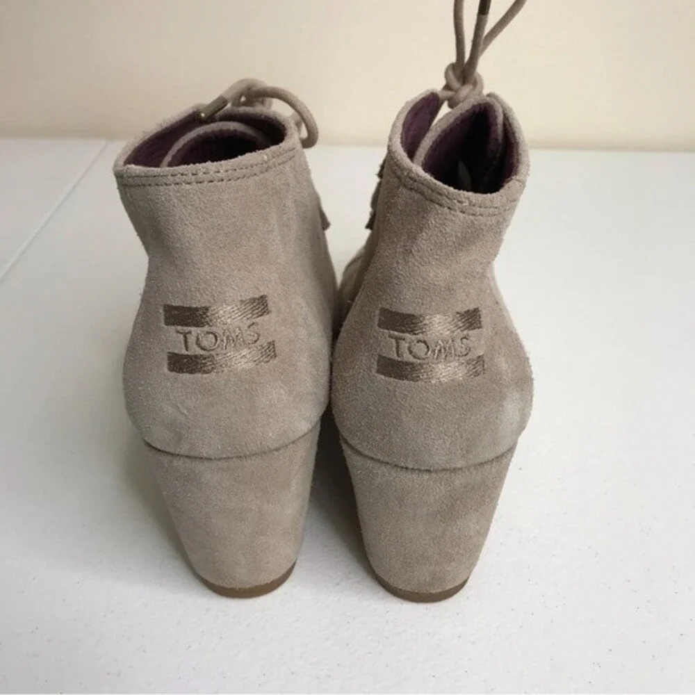 Toms Kala Faux Suede Wedge Heel Lace Up Ankle Bootie Tan Taupe Womens Size 9